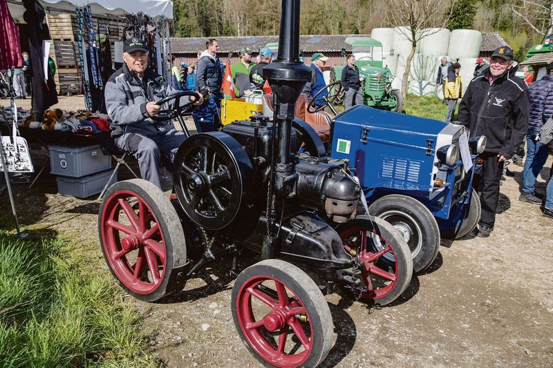 Arthur Berger aus Kestenholz SO ist stolz auf seinen Lanz Bulldog mit Jahrgang 1923. 100-jährig ist dieser 8 PS starke Traktor mit einem Gewicht von 1150 kg.