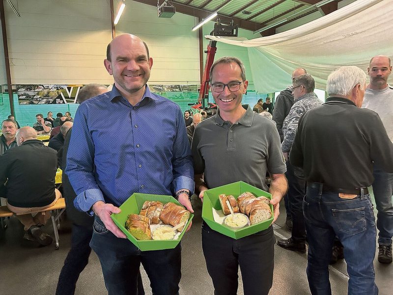 Gastredner Stephan Scheuner (l.) will Schweizer Brot besser in Szene setzen. «Deshalb gibt es heute keine Gipfeli, sondern Brot zum Znüni», erklärte Reto Joos (r.), der durch die Tagung führte.