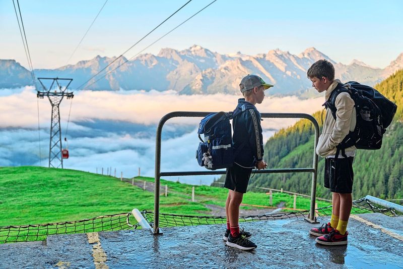 Nur vier Kinder passen in die Gondel. Da heisst es manchmal warten.
