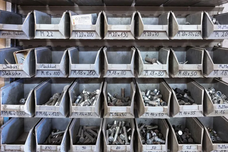 Materialvorräte sind ein hoher Kostenfaktor in der Werkstatt.