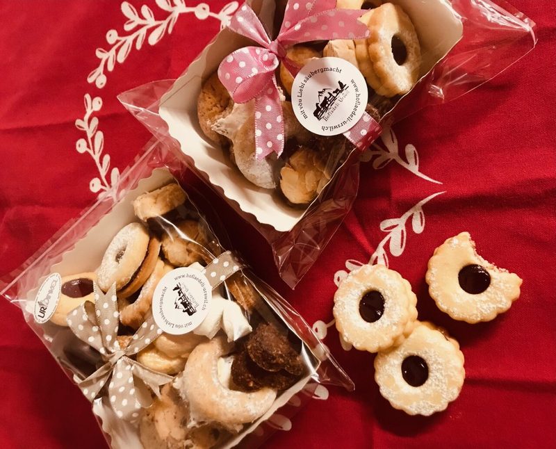 Daniela Widmer bäckt Weihnachtsguetzli mit Dinkelmehl vom Hof