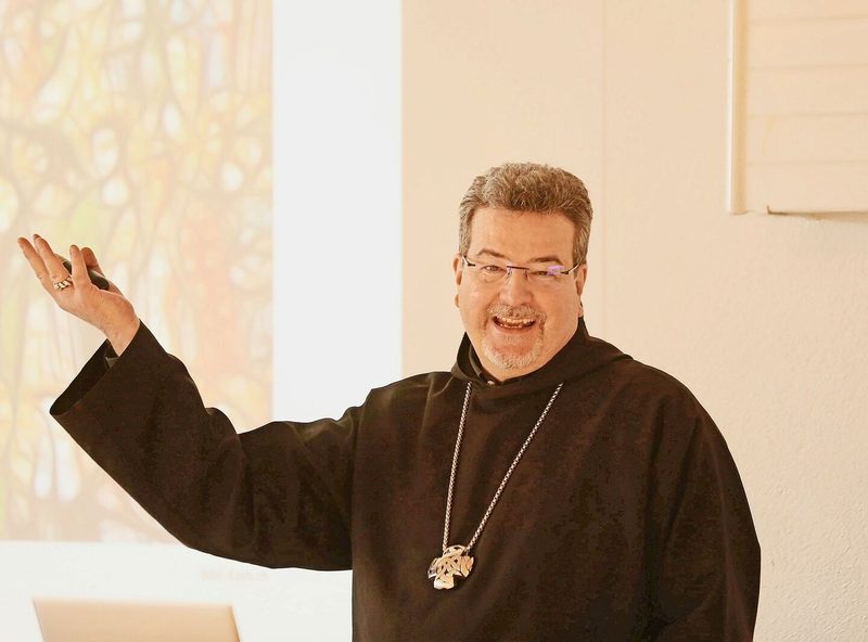 Pater Christian, Abt von Engelberg, ging in seinem Referat auf bedeutende Heilige ein, welche vor allem früher den bäuerlichen Alltag prägten.
