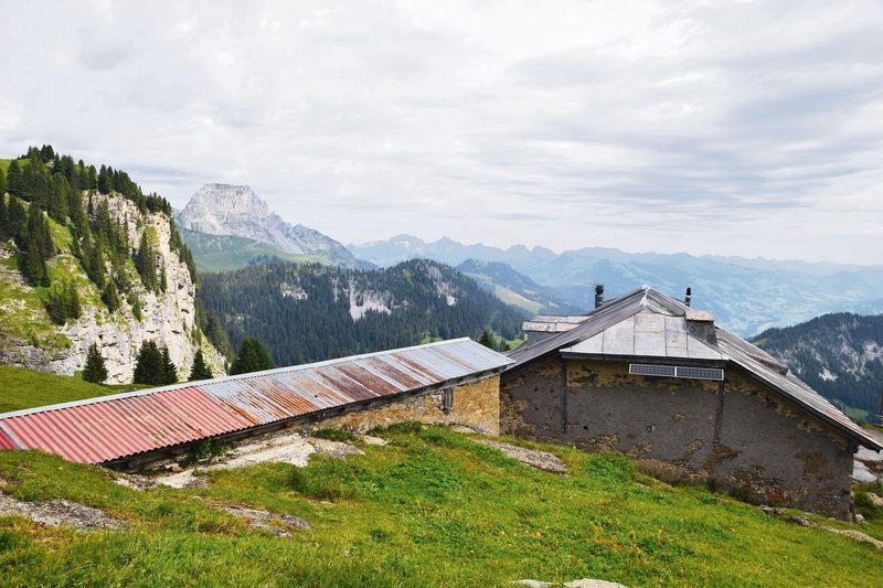 Die Alphütte, der schön gelegene Alp Meiel, liegt fast auf 2000 m ü. M.