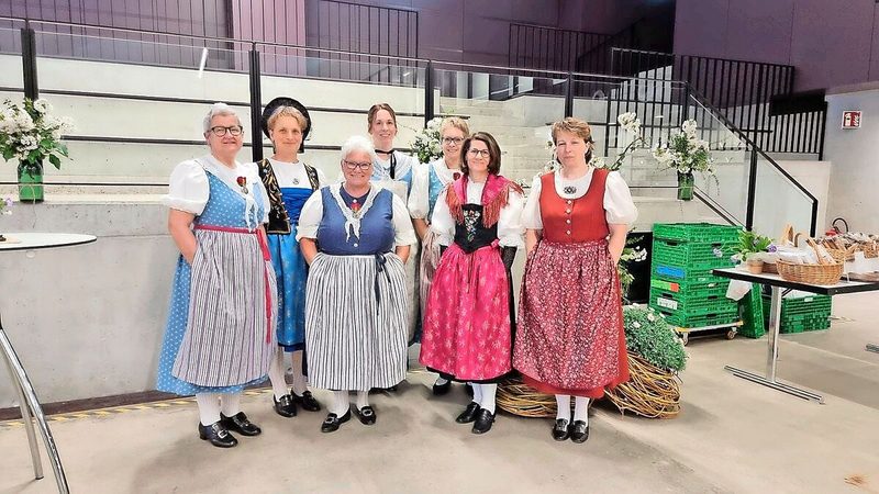 Brigitte Gamper, Rita Rüegg, Renata Meier, Stefanie Hediger, Fränzi Furrer, Bernadette Camenzind und Sandra Eggenberger (v. l.) verwandelten das Agrovet-Forum in einen Festsaal.