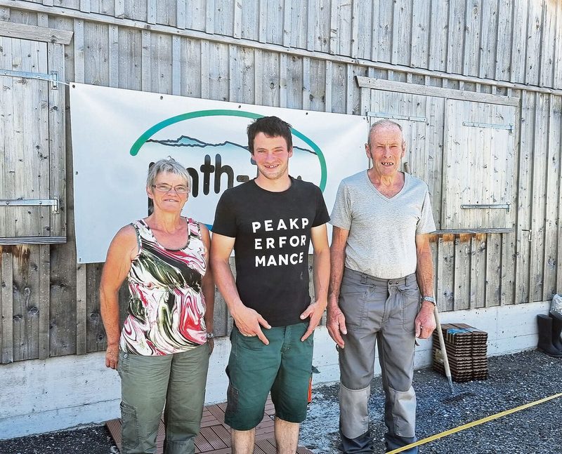 Agnes Thoma mit Sohn Christian und Seniorchef Christian Thoma hiessen die Besucher auf der Alp Rossack willkommen.