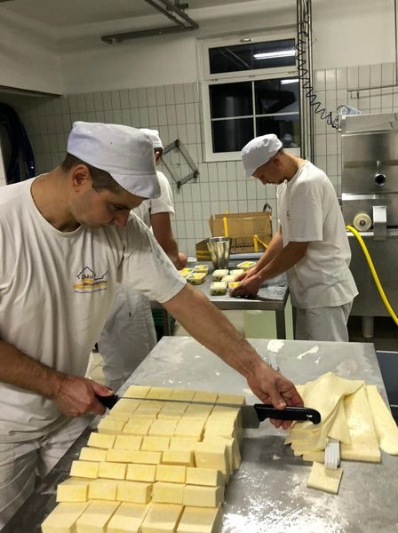 Schweizer Käse mit Balkan-Wurzeln im Salzlakebad