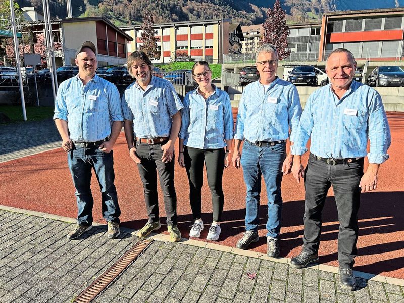 Cyrill Meier, Christian Beglinger, Jasmin Hefti, Jakob Hefti und Werner Hefti (v.l.) organisierten die Hauptversammlung des Alpwirtschaftlichen Verbands.