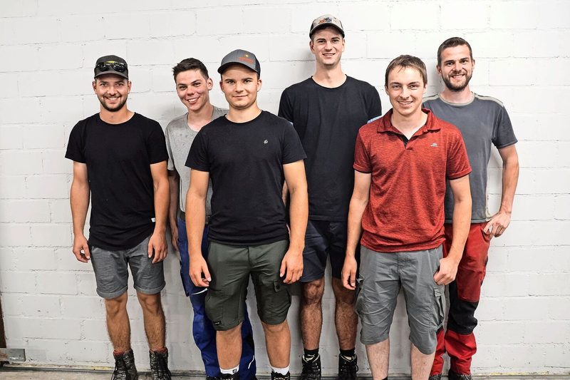Sie haben die Vorführung auf die Beine gestellt und über die Bühne gebracht: Mathias Krummenacher, Silvan Unternährer, René Grüter, Reto Krummenacher, Joel von Flüe und Ramon Troxler (v. l. n. r.).