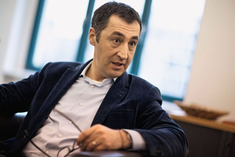 Porträt von Cem Özdemir, deutscher Landwirtschaftsminister.