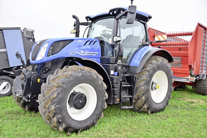 New Holland präsentierte den Feldhäcksler FR 650 und verschiedene Traktorenmodelle