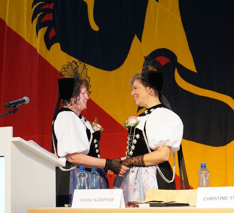 Bernischen Trachtenvereinigung: Mit einem Freudejutz tritt Anita Theiler-Hafner ihr neues Amt als Präsidentin an