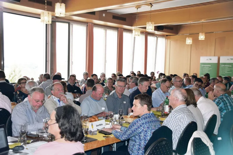Voller Saal an der Generalversammlung des Freiburgischen Bauernverbands im Restaurant Alpenrose in Alterswil.