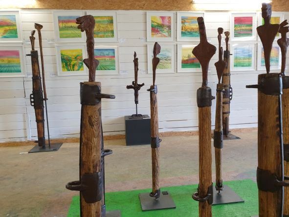 Auf dem Bauernhof und in der Natur pflückt Els Gassmann Ideen für ihre Kunstwerke