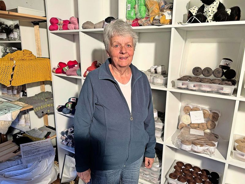 In der Wollstube von Ursula Kyburz finden die Kunden Alpakawolle.