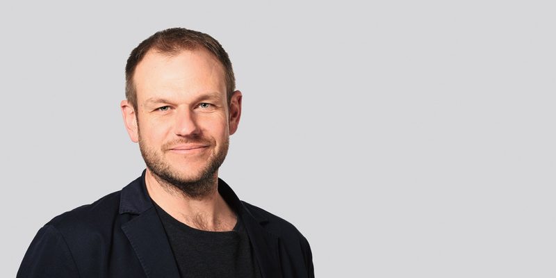 Andreas Scheurer von der HAFL erklärt, worauf man bei der Fütterung achten muss, damit die Tiergesundheit keinen Schaden nimmt. Bild: zVg