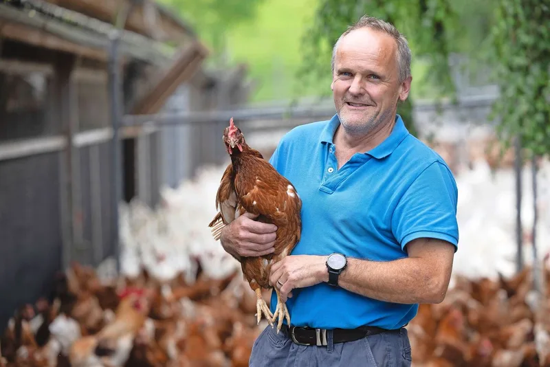 Landwirt René Bänziger hat 2003 den Betrieb von seinem Vater übernommen und hat selbst langjährige Erfahrung mit der Mauser.