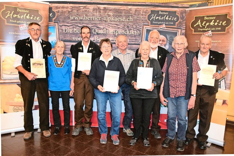 Auch sie wurden geehrt (v. l. n. r.): Hans und Ruth Buchs, Albin Siegfried, Franziska und Martin Zurbrügg-Schläppi, Lydia und Walter Kurzen, Rosmarie und Hansueli Siegenthaler.