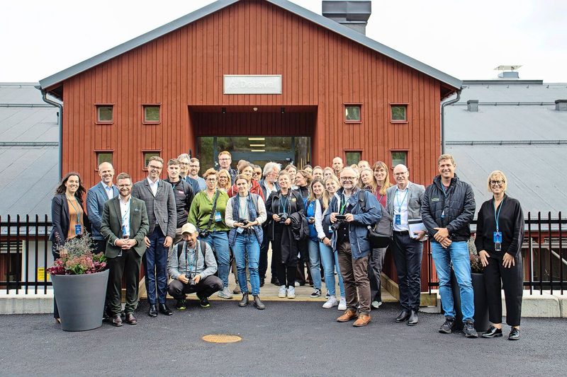 Am 16. September lud DeLaval Journalisten und Influencer nach Schweden ein und zeigte das Montagewerk der VMS-Melkroboter sowie den neuen VMS-Stall der Hamra-Versuchsfarm.