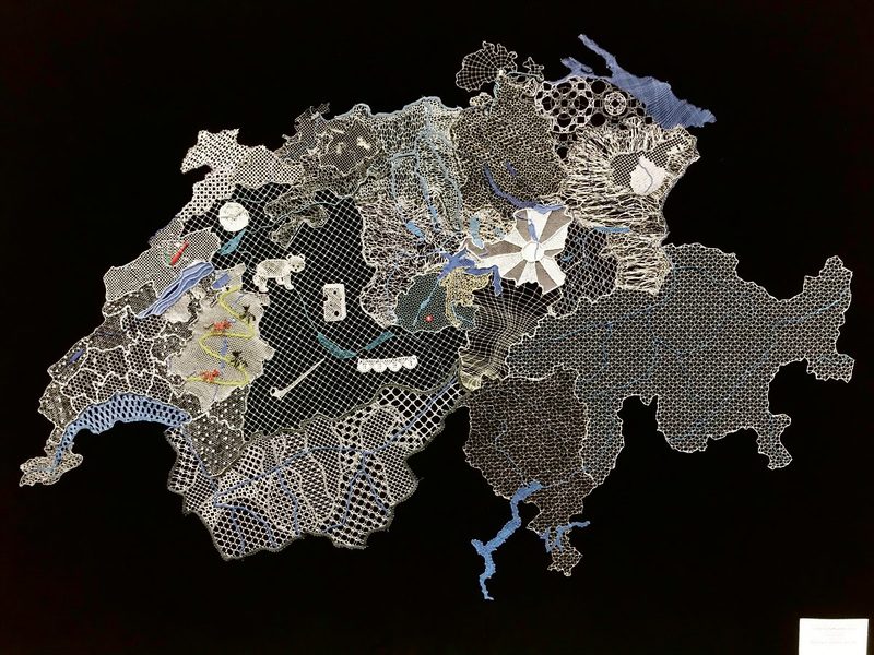 Dieses Wandbild "Schweiz" ist eine Gemeinschaftsarbeit der Vereinigung Schweizerischer Spitzenmacherinnen VSS und kann derzeit an der Olma besichtigt werden. (Bild stü)