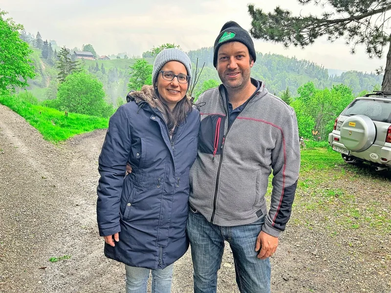 Sandra Hess ist diplomierte Pflegefachfrau HF und Bäuerin mit Fachausweis, Daniel Hess Meisterlandwirt.