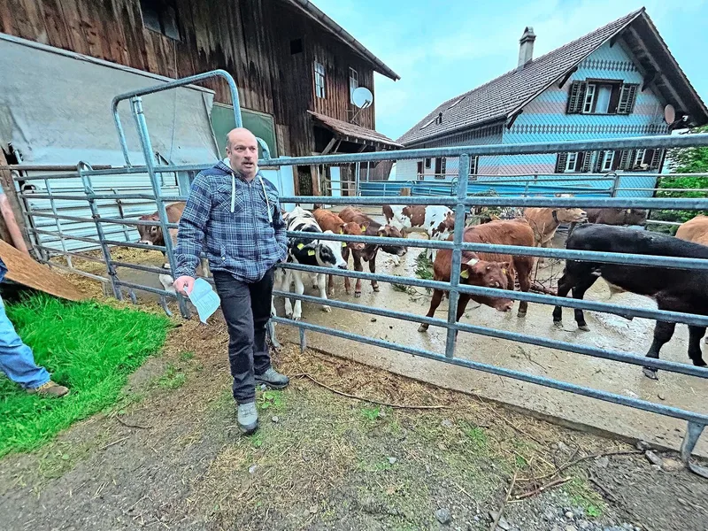 Res Büeler vom Schweizer Kälbermästerverband war Gastreferent und gab die Eckdaten bekannt, wie die Familie Hess den Betriebszweig Kälbermast betreibt.