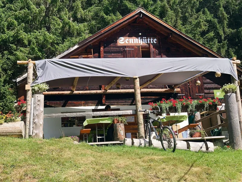Bei schönem Wetter ist die Sennhütte ein beliebtes Ziel.