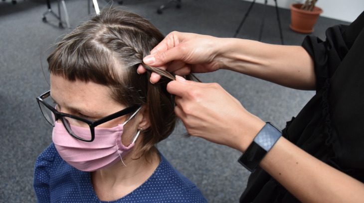 Eine Schritt-für-Schritt-Anleitung für Trachtenfrisuren