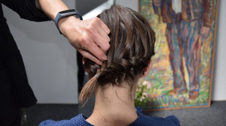 Eine Schritt-für-Schritt-Anleitung für Trachtenfrisuren