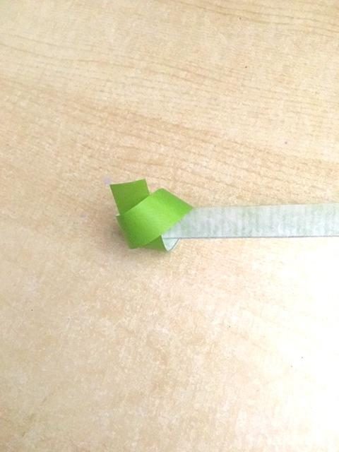 Basteln nach Weihnachten 2/3: Sterne aus Geschenkpapier