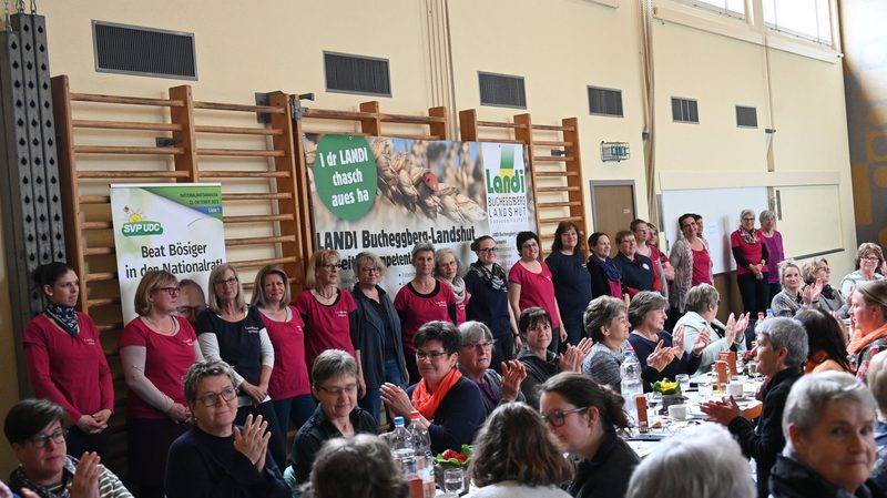 «Schnuufe, schnuufe und schnouse» - Ausdauer und Süssigkeiten bei den Berner Landfrauen