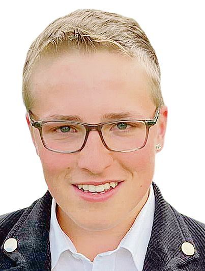 Toni Bergmann absolviert in Feutersoey BE sein1. Lehrjahr bei der Familie David und Marlies Perreten. Dort werden rund 18 Rätische Bio-Grauviehkühe gemolken und die Milch wird in der hofeigenen Hofkäserei zu Spitzhorn-Käse verarbeitet. Bergmann erzählt je