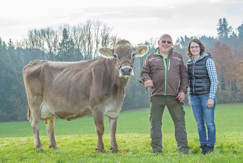 Braunvieh Schweiz prämiert Viehzüchter mit Bio Bruna Award 2022