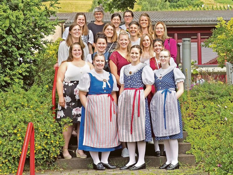 Die frisch gekürten Bäuerinnen hatten während vier Semestern jeweils am Dienstag Unterricht.