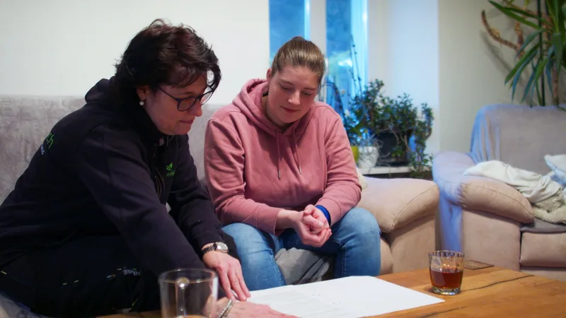 «Bäuerin: Ihre Arbeit, sein Land»