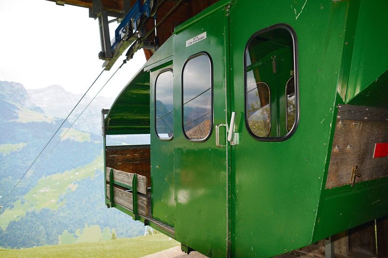 Die vollautomatische Seilbahn mit Platz für vier Personen. Die Bergstation liegt wenige Meter oberhalb von Hergers Haus.