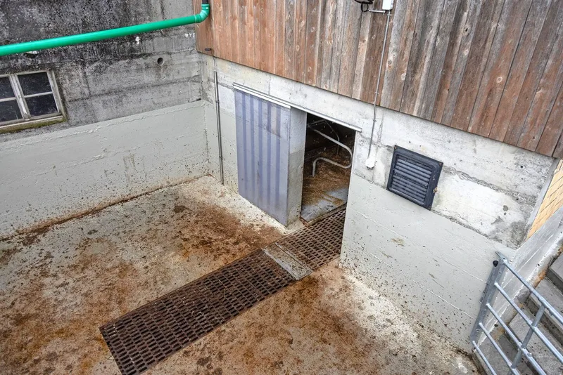 Der Schwemmkanal wurde bis in den neuen Laufhof verlängert.