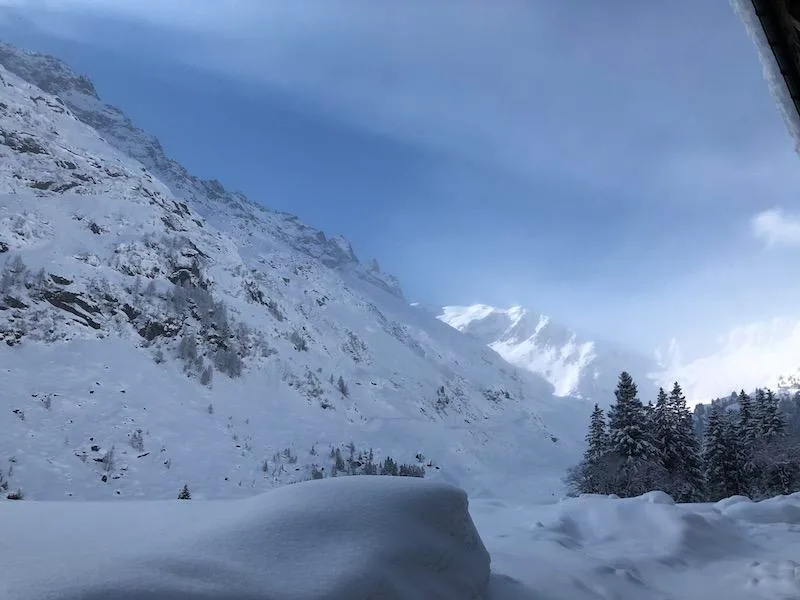 Blick von Christof Mattlis Stall Richtung Stausee.