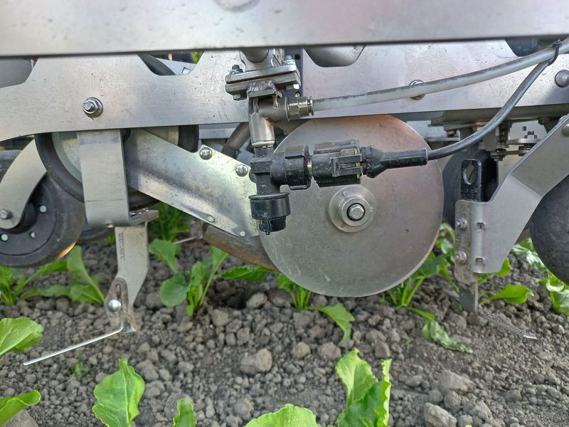 Der Farmdroid ist mit Spotspray ausgerüstet.
