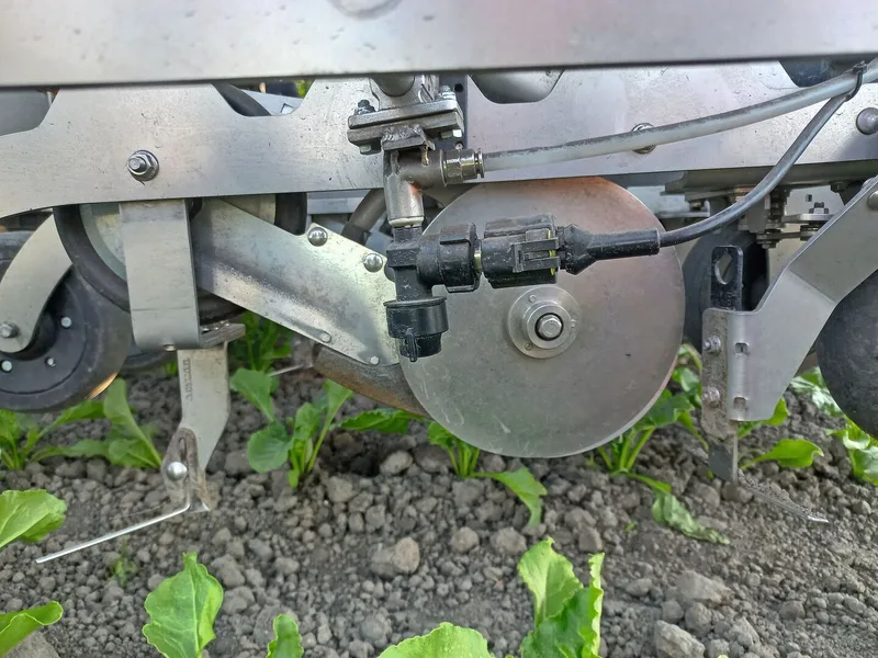 Der Farmdroid ist mit Spotspray ausgerüstet.