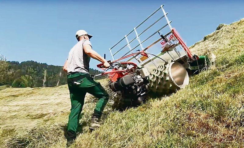 Hangarbeiten mit Spezialgeräten übernimmt Philip Reed gern und sie kommen auf den Videos gut an.