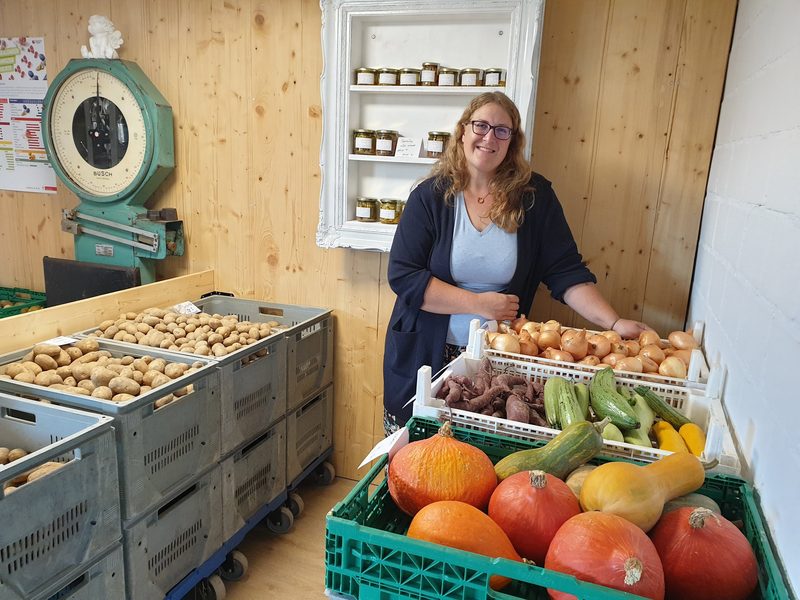 Kunst und ein neuer Hofladen locken auf den Hof von Anita Fricker