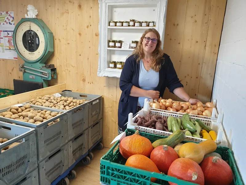 Kunst und ein neuer Hofladen locken auf den Hof von Anita Fricker