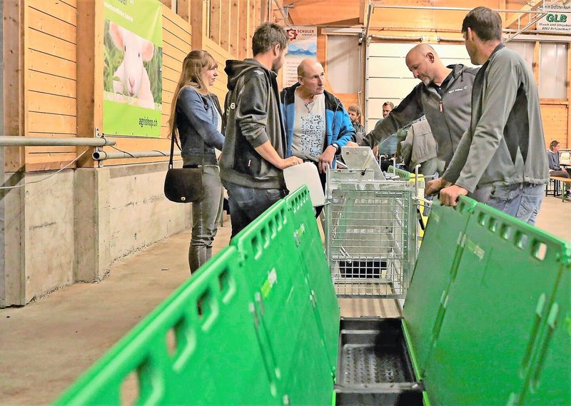 Die Klauendurchlaufwanne der Firma Agro Weber AG stiess bei den Schafhalterinnen und -haltern auf Interesse.