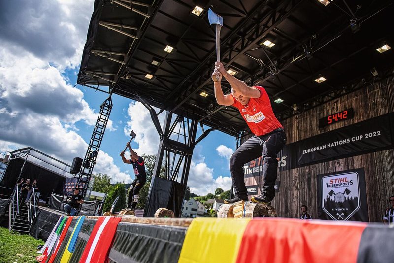Bei Timbersports fliegen die Späne