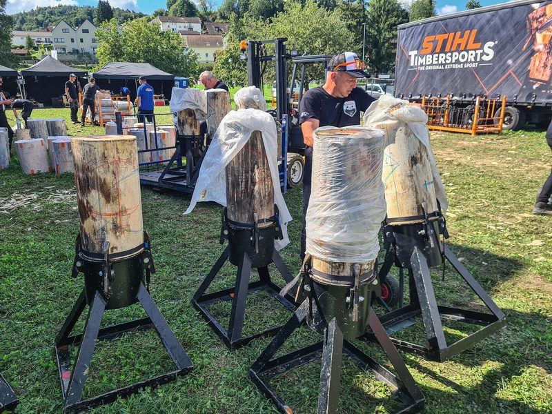 Bei Timbersports fliegen die Späne