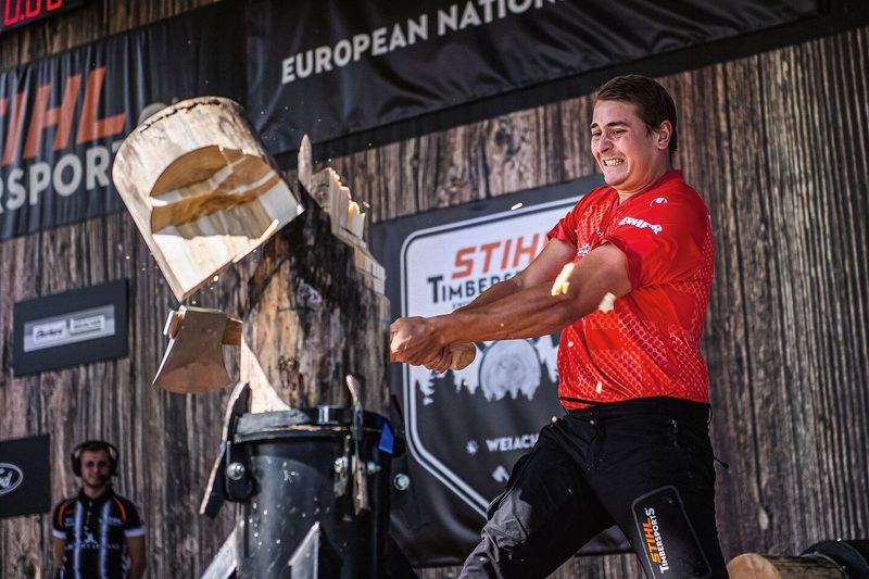 Bei Timbersports fliegen die Späne