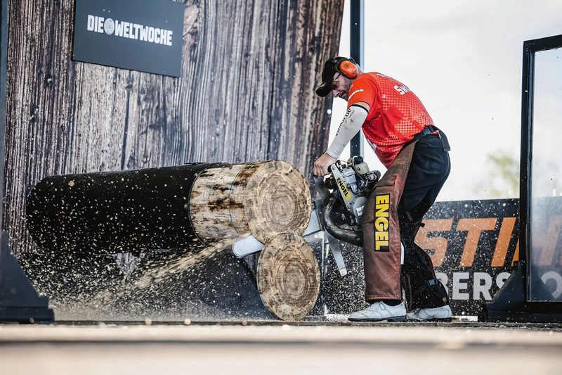 Bei Timbersports fliegen die Späne