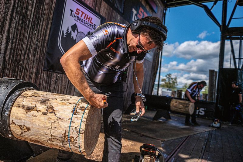 Bei Timbersports fliegen die Späne