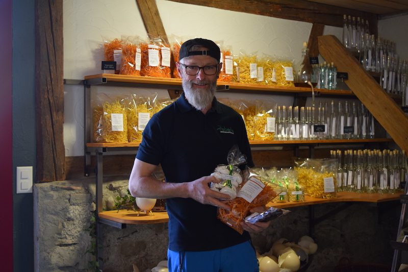 Porträt: Golf-Spass und Erlebnis auf der Straussenfarm