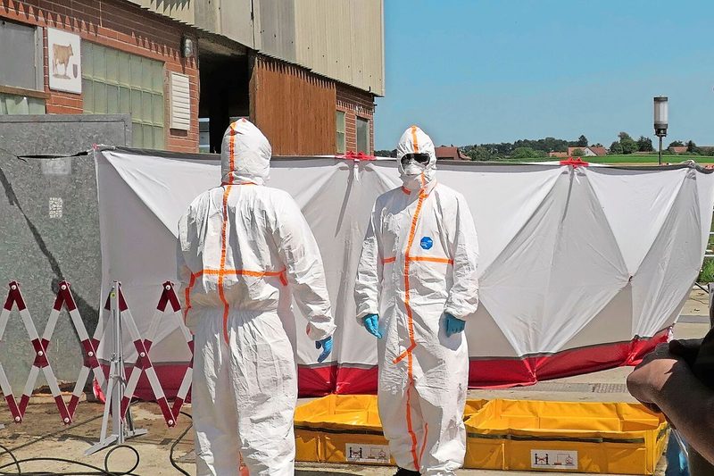 Für den Eintritt in Zone Rot war das Tragen von Schutzanzügen und Atemschutzmasken obligatorisch.